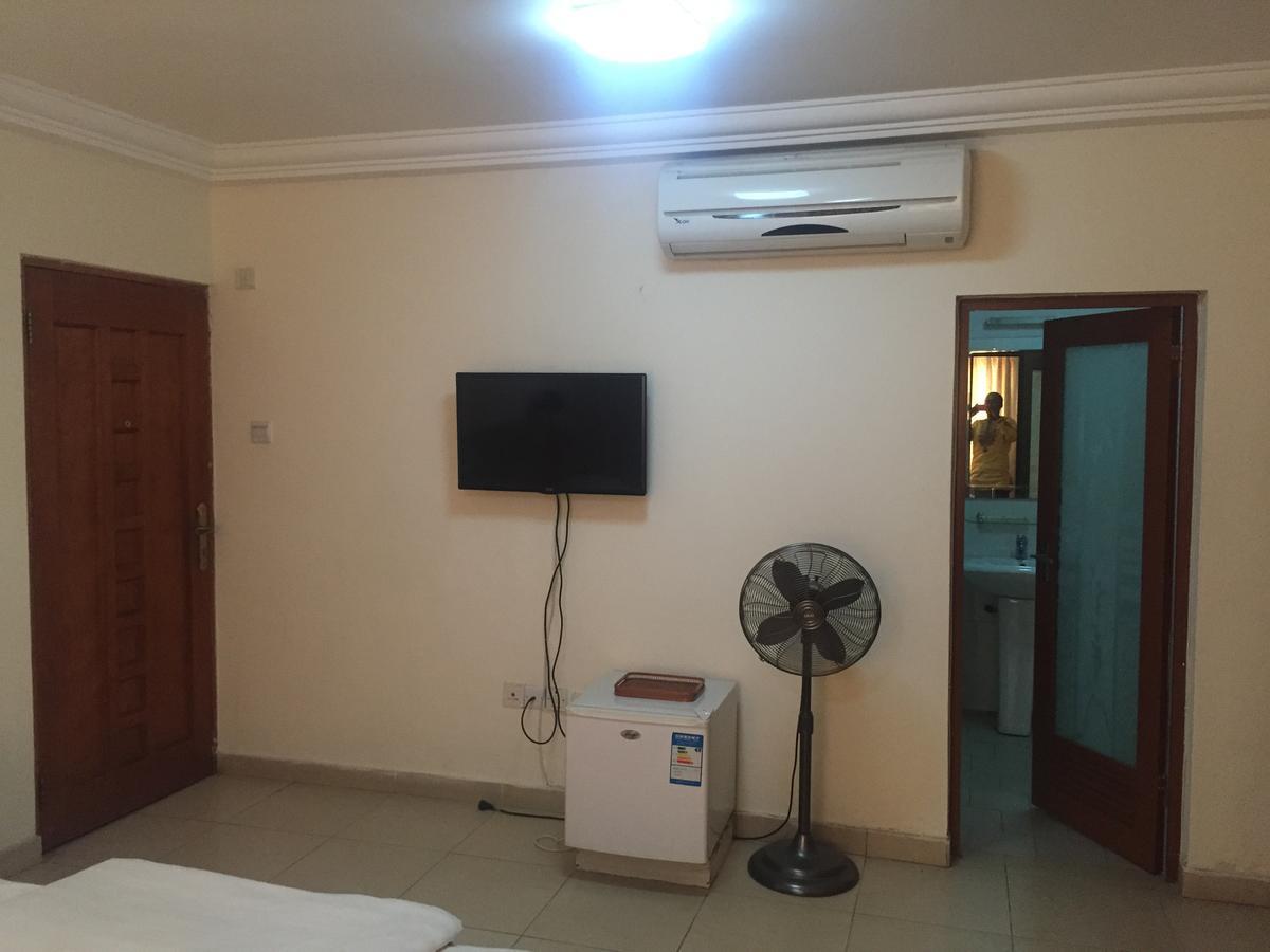 Ampomaah Hotel Acra Habitación foto